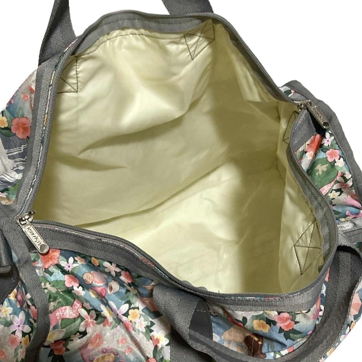 極美品✨LeSportsac 花刺繍 ボストンバッグ グレー ポーチ付き LESPORTSAC(レスポートサック) ボストンバッグ - グレー