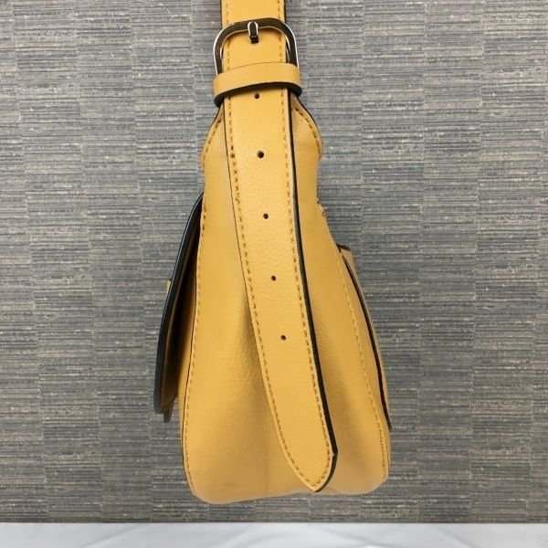 GUESS/ゲス レザー ショルダーバッグ 茶/ブラウン 小ぶり おしゃれ 管 