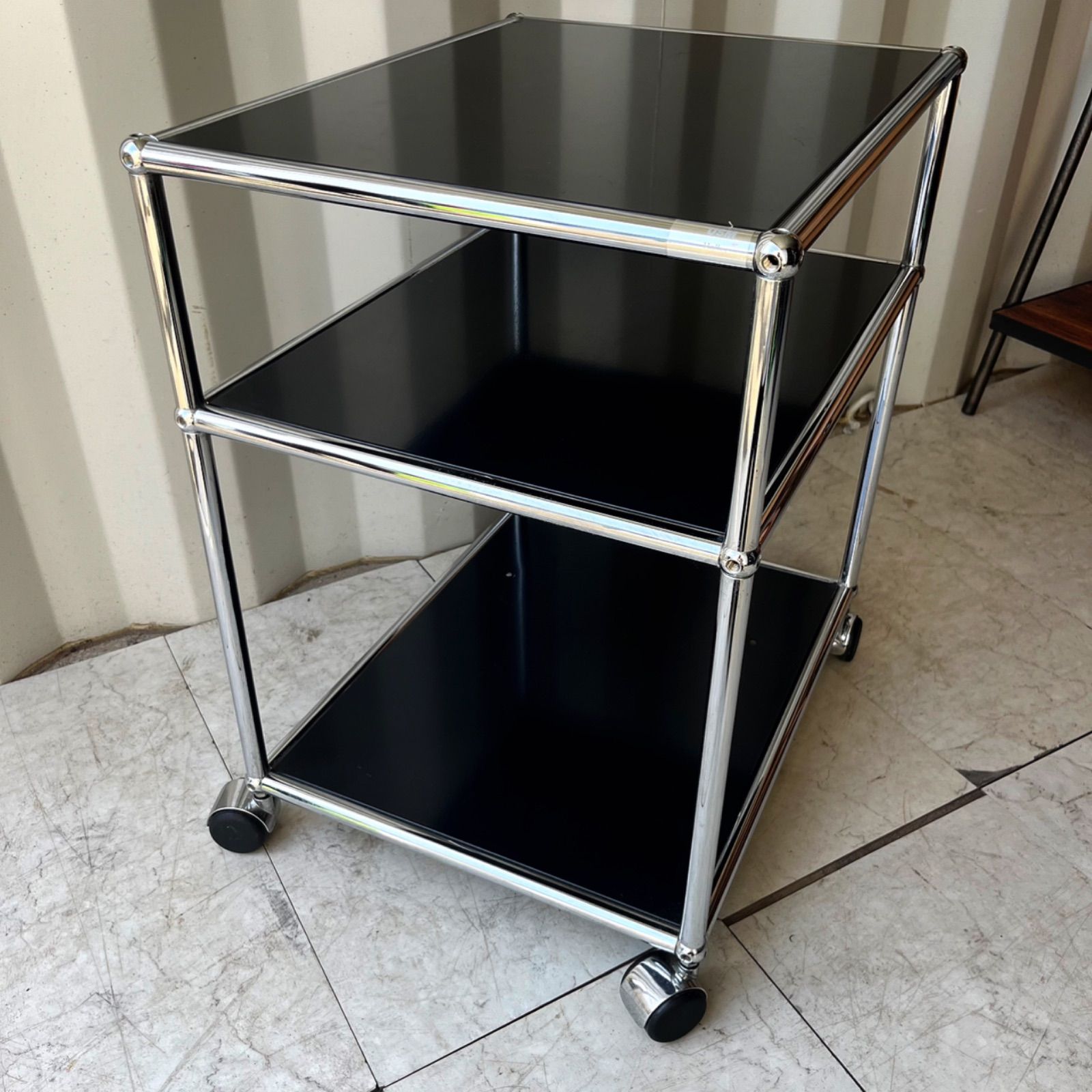 取付無料！USMハラー 2段ブラックキャビネット 小さめデスクワゴン✨ 取付無料！USMハラー 2段ブラックキャビネット 小さめデスクワゴン