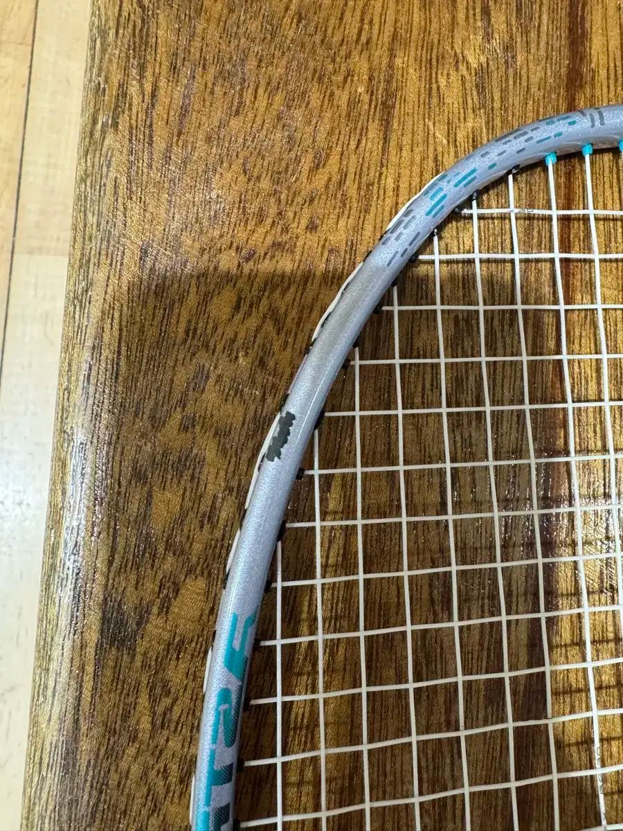 YONEX