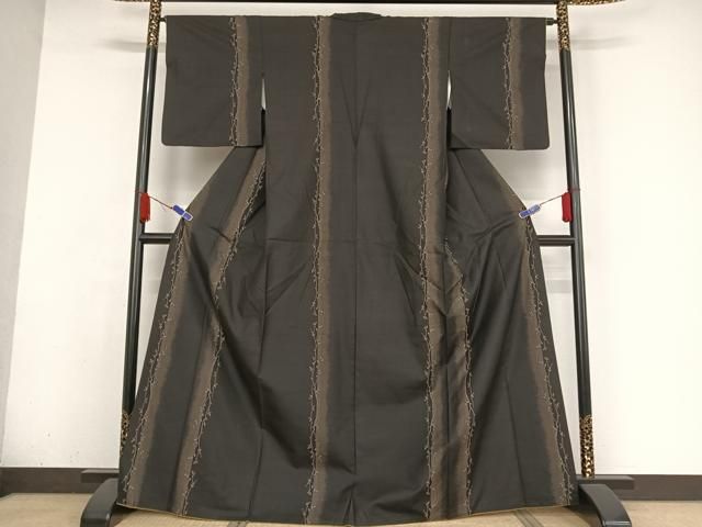 平和屋着物○本場大島紬 地空き カタス9マルキ 枝葉文 黒地 正絹 逸品