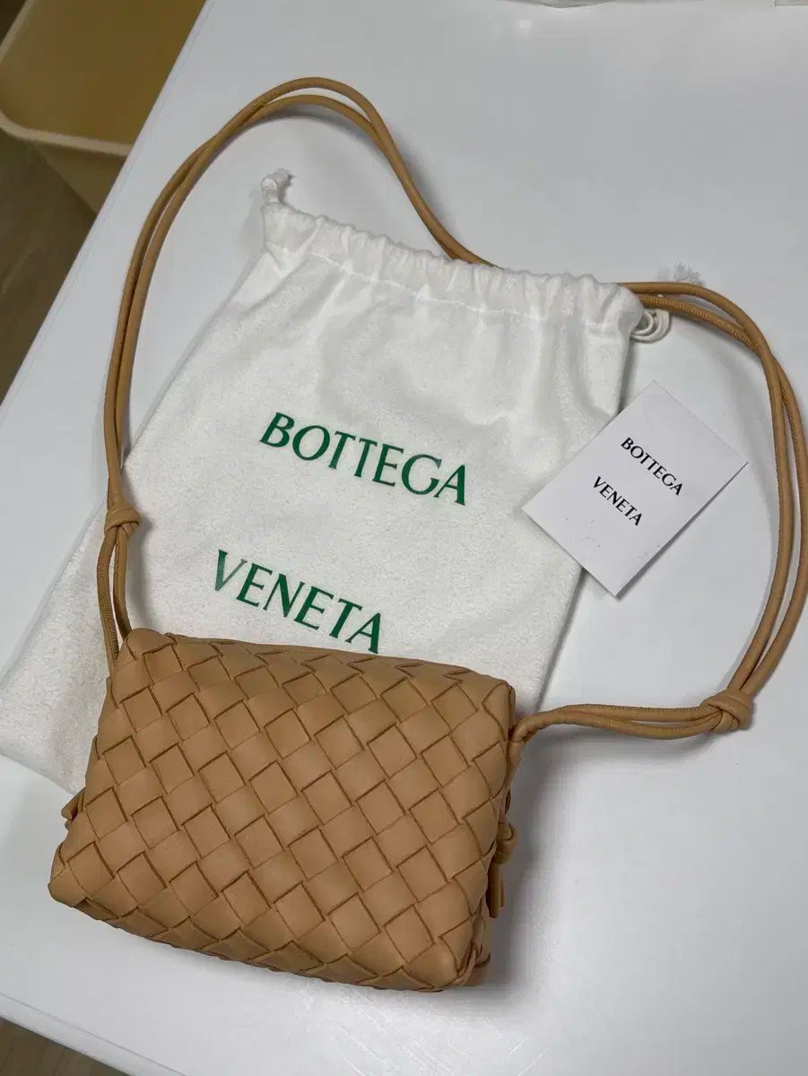 Bottega Veneta ボッテガヴェネタ ミニカメラバッグ