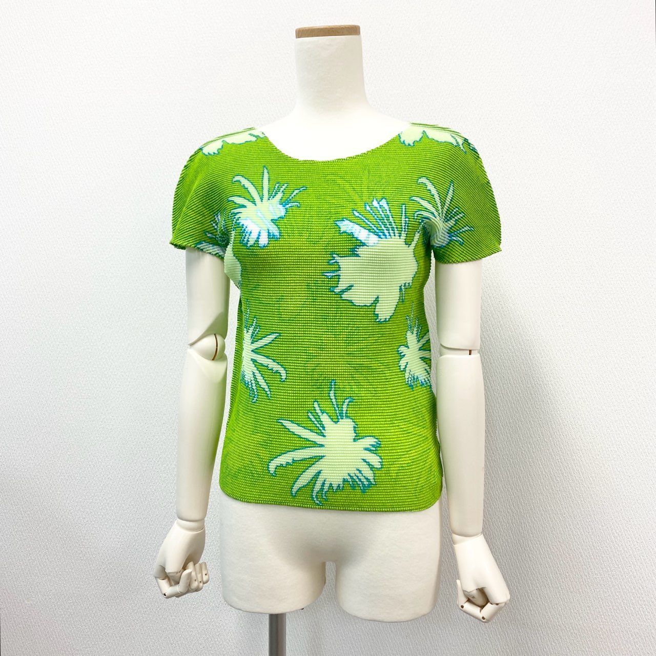 56j20 ISSEY MIYAKE me イッセイミヤケ ミー ワッフルプリーツカットソー 半袖カットソー シルエットプリント MI41FK516 F グリーン ブルー レディースu02t