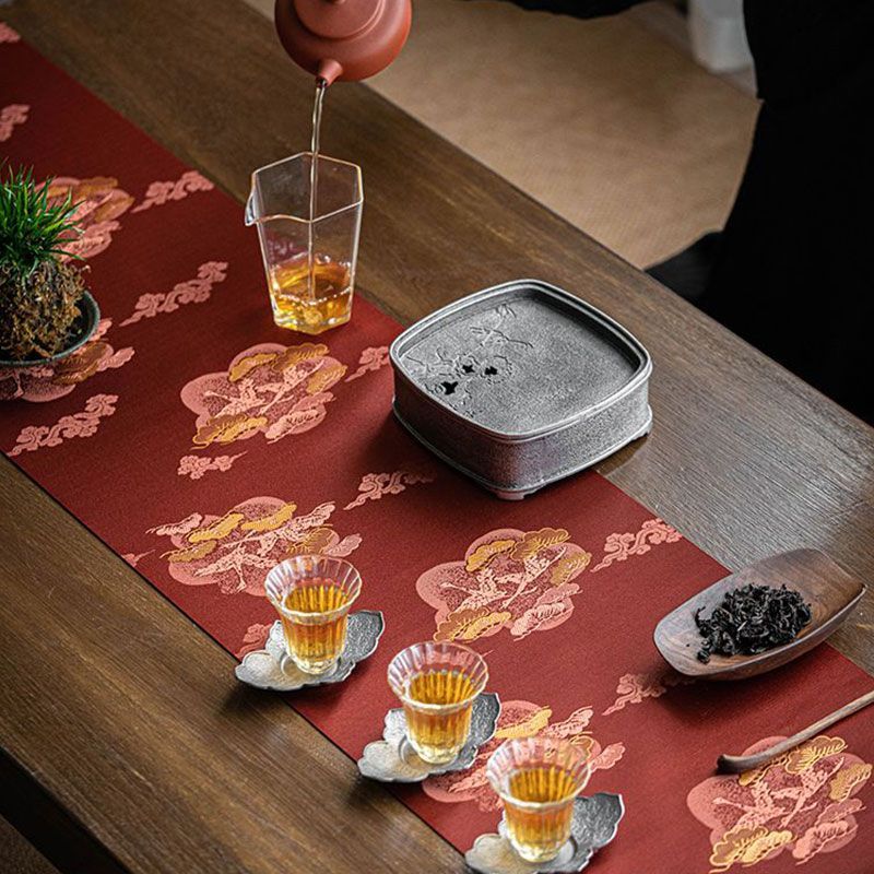 テーブルランナー 松の木と鶴のデザイン 錦織 光沢 和風 (レッド) - メルカリ