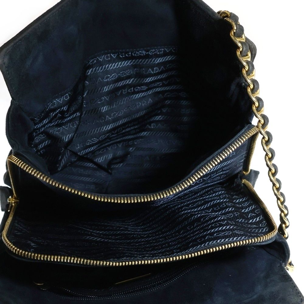 PRADA (プラダ) トライアングルロゴ プレート スエードチェーン