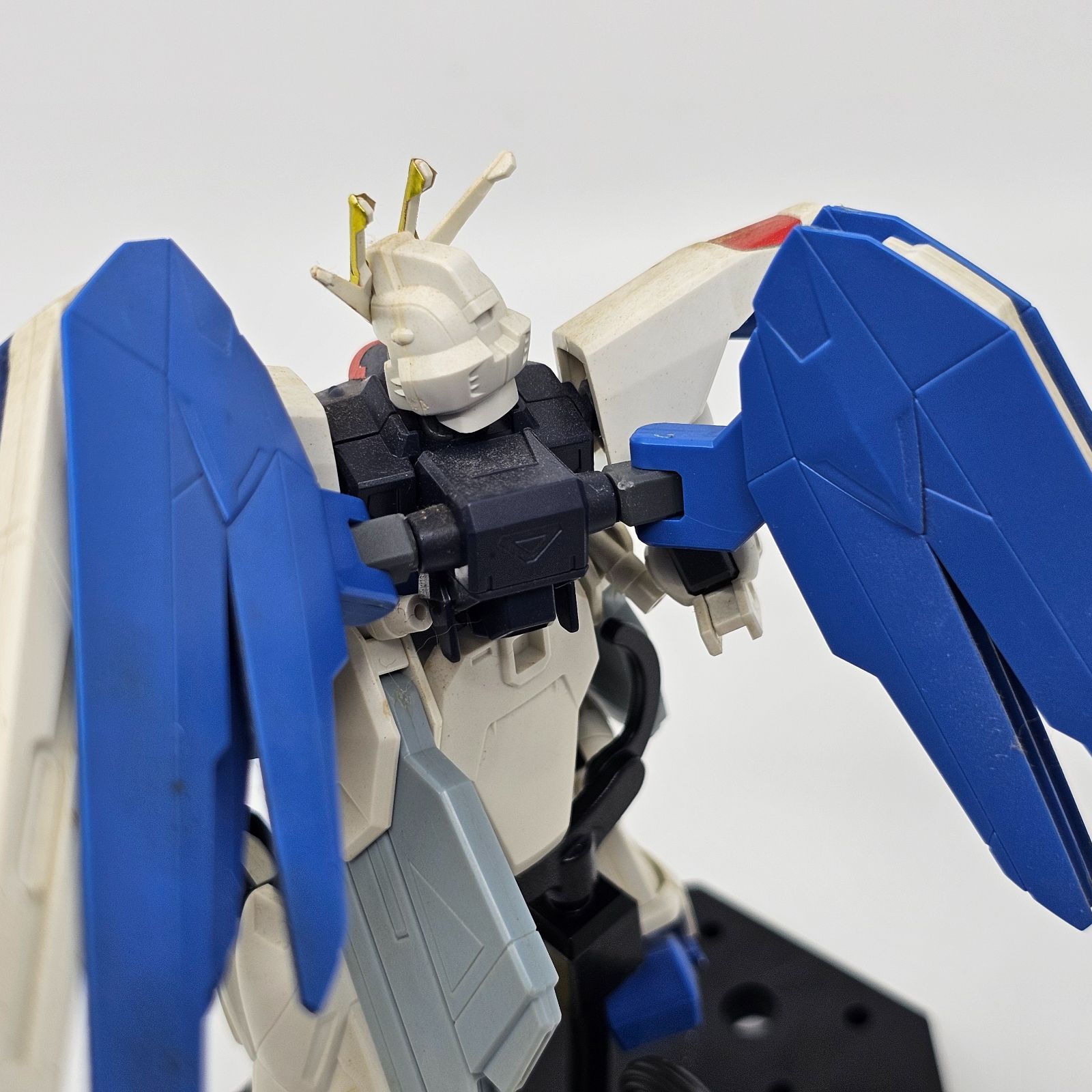 HG（2003年）フリーダムガンダム（汚れあり）　【B】　ガンプラ　完成品　ジャンク