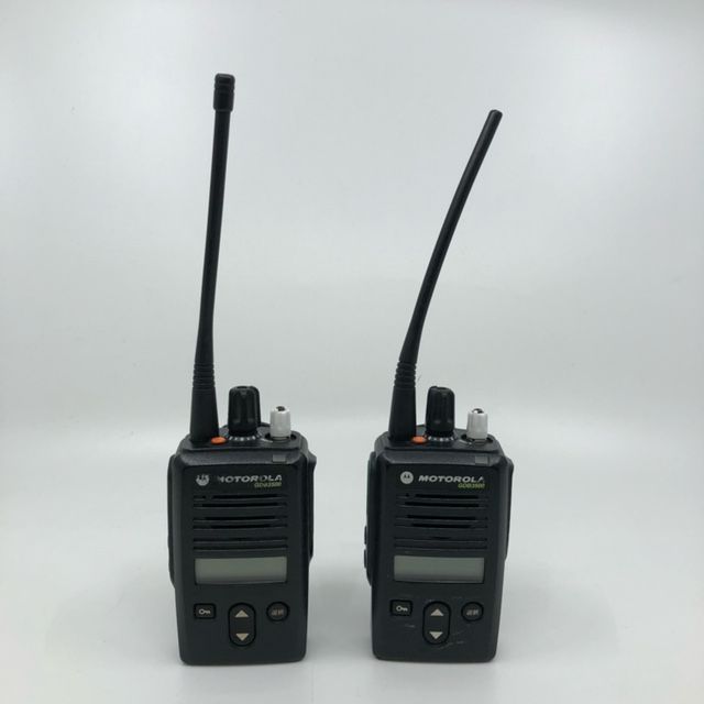 モトローラ デジタル簡易無線機 免許局 トランシーバー GDB4500 マイク付 モトローラ デジタル簡易無線機 免許局 トランシーバー GDB4500 マイク付