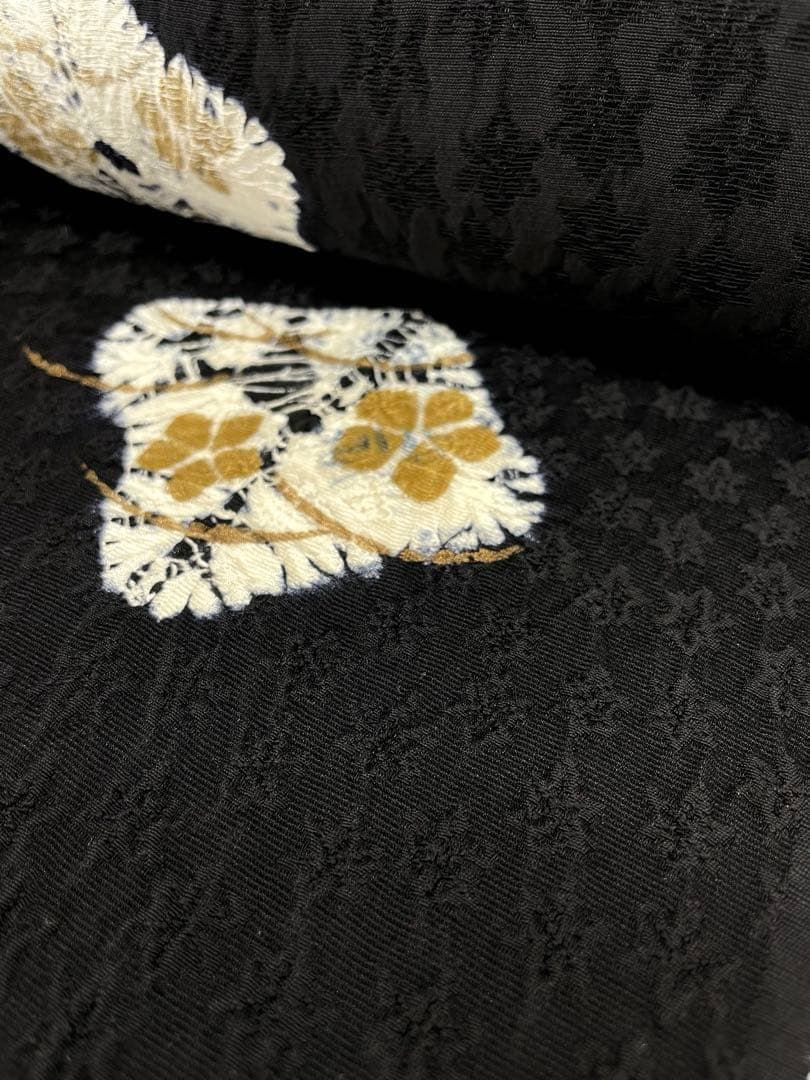 小紋 絞り ふくれ織 紋意匠 黒地 正絹 反物 小紋 ふくれ織 紋意匠 絞り 黒地 正絹 反物 - メルカリ