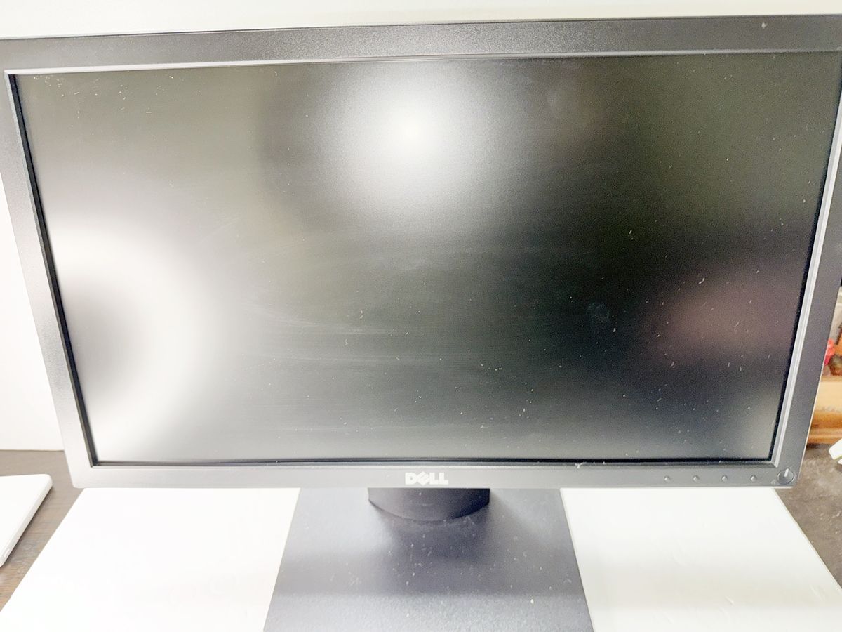 【HY】【中古】Dell モニター 19.5インチ E2016H(/CIE1976 86%/HD+/TN非光沢/フリッカーフリー/DPD-Sub15ピン) [送料無料(一部地域を除く)]HY001