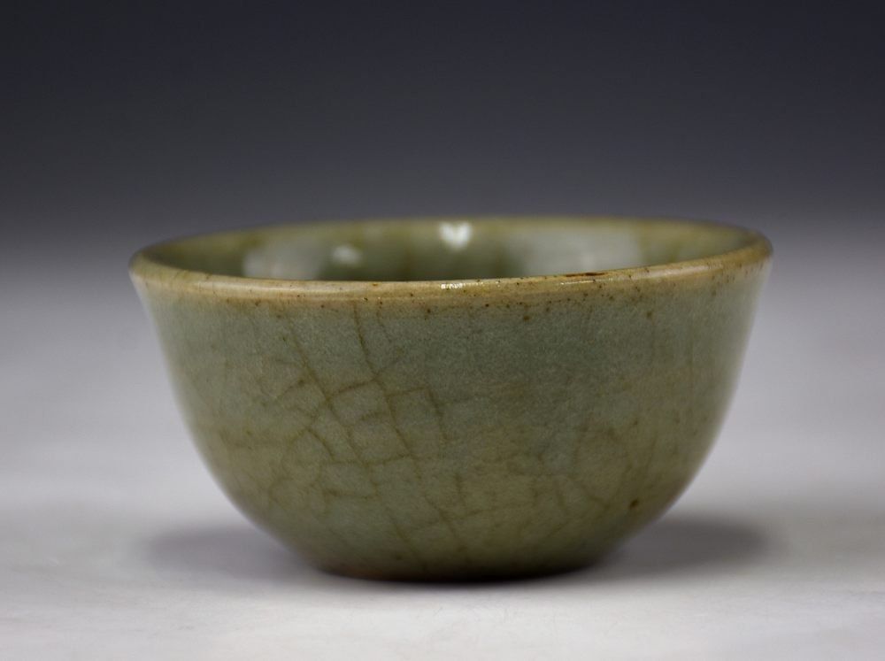 蔵A4053】中国古美術 龍泉窯 青磁盃 元～明初時代 ぐいのみ