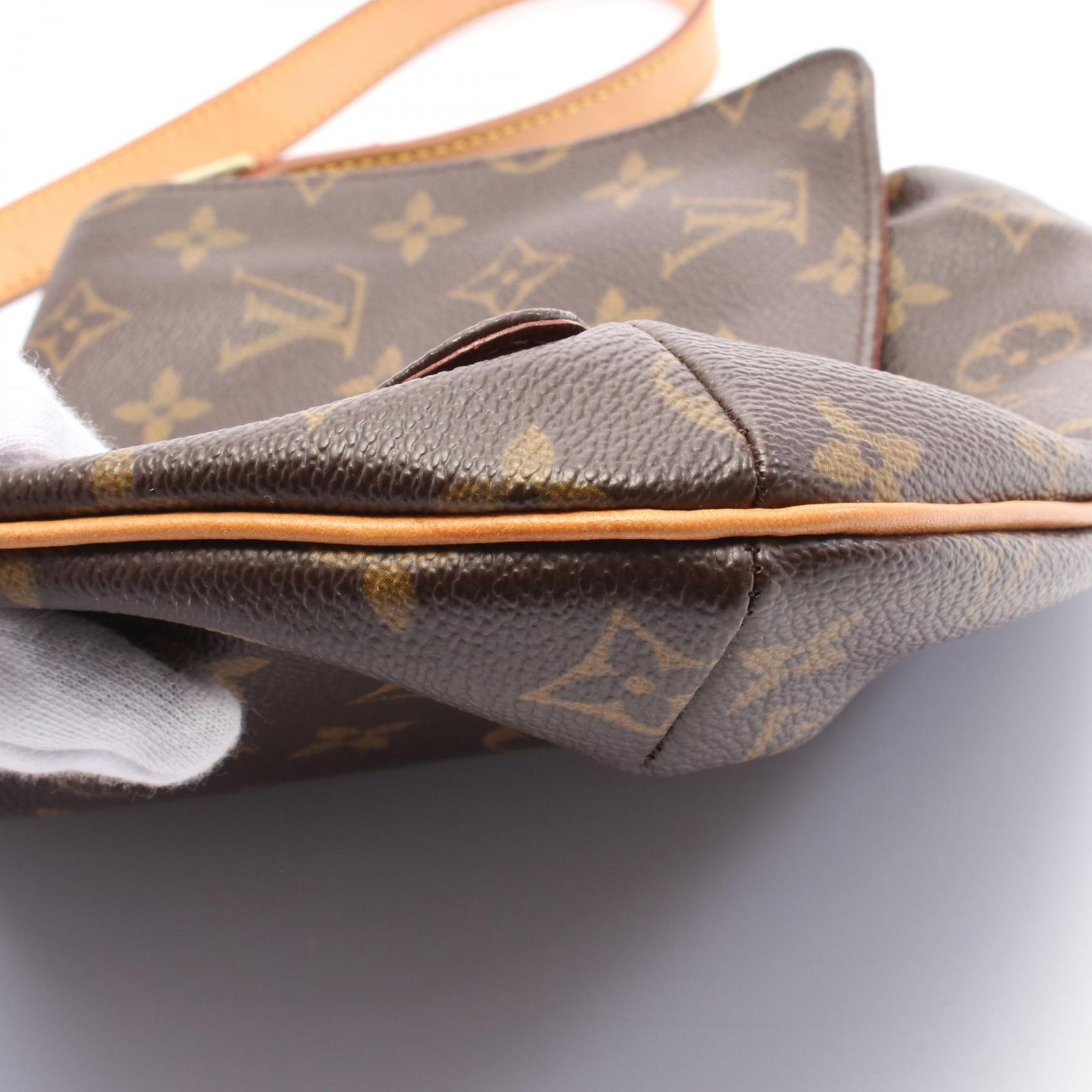 VUITTON ルイ