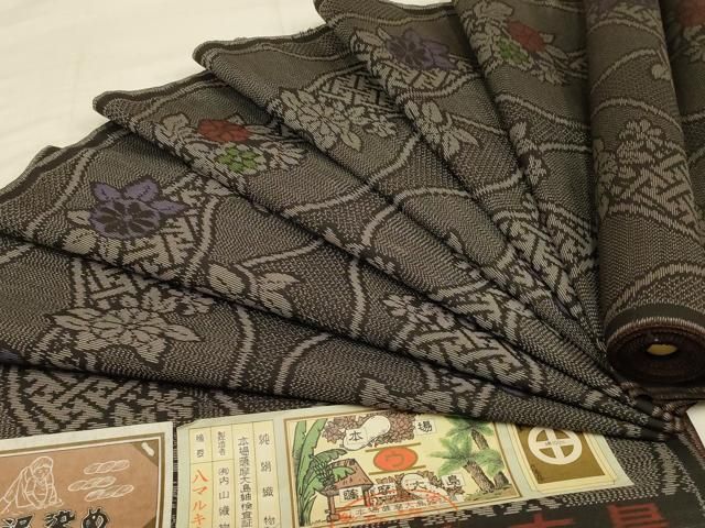 平和屋着物●本場薩摩大島紬 反物 着尺 泥染め 立涌花文 黒地 有 内山織物謹製 正絹 ♥ AABB7146ay
