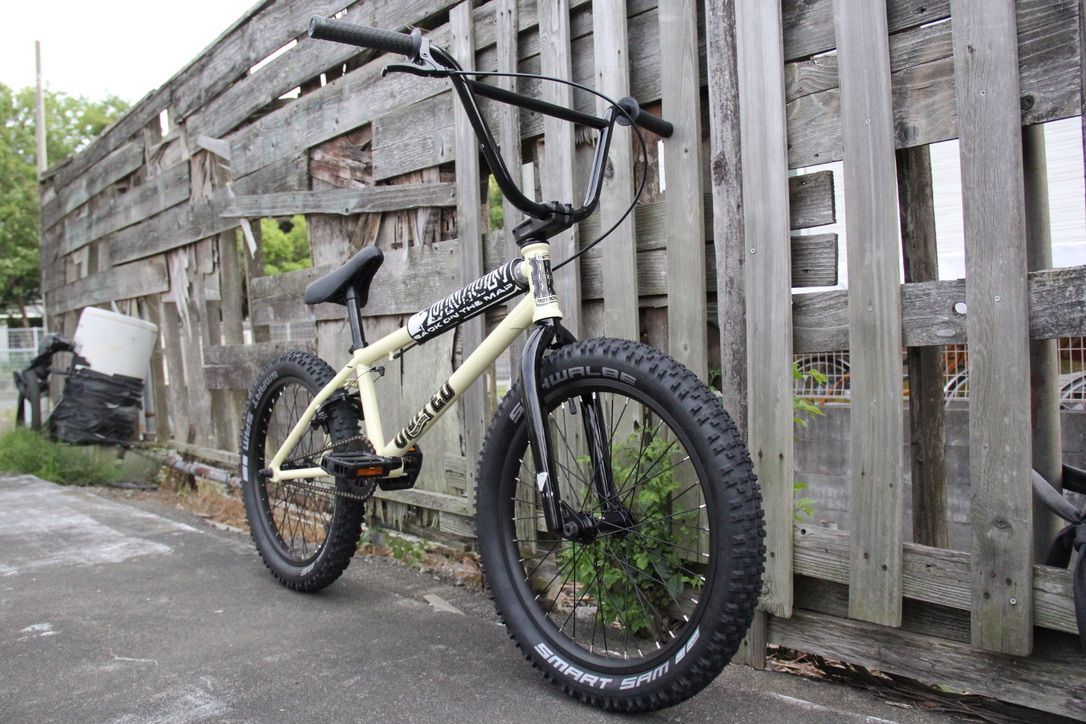 BMX 20インチ ストリート】UNITED MOTOCROSS DIRTタイヤ付き GLOSS 