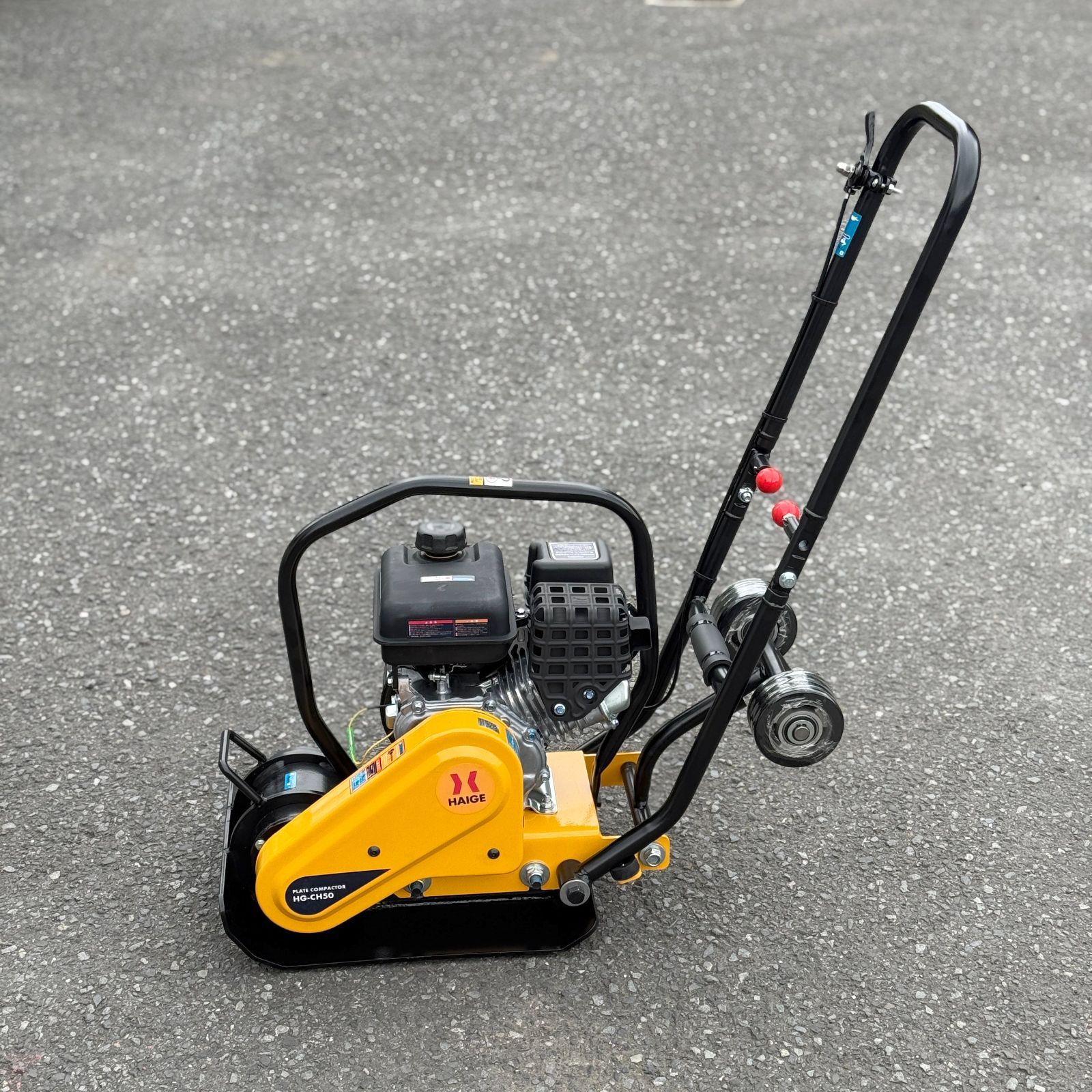 未使用】【展示品】 プレートコンパクター エンジン式 転圧機 幅狭 