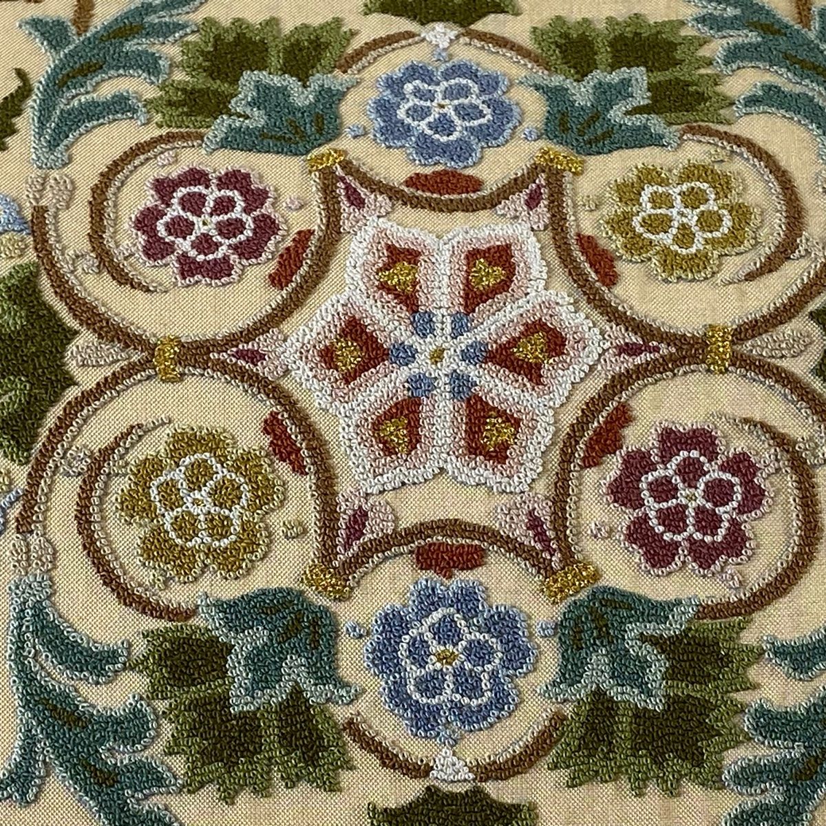 袋帯 逸品 華文 草花 相良刺繍 金糸 ベージュ お太鼓柄 正絹