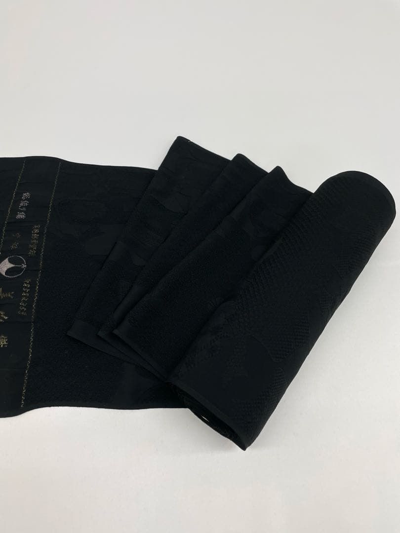 ロングコート地 一刀彫 ふくら雀 黒地 正絹 反物 ロングコート地 ふくれ織 紋意匠 黒色 正絹 反物 - メルカリ