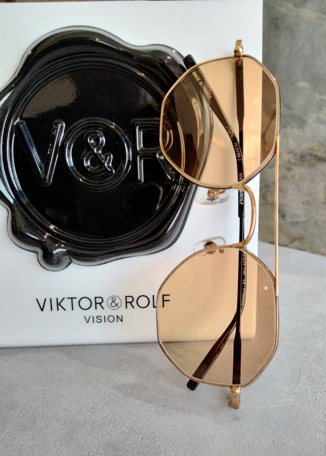 VIKTOR ＆ ROLF VISION （ヴィクター アンド ロルフ）70-0199-1//YELLOW GOLD-BLACK Octadon  style SUNGLASSESフランス製／チタン素材 ※男女兼用モデル【正規取扱店】