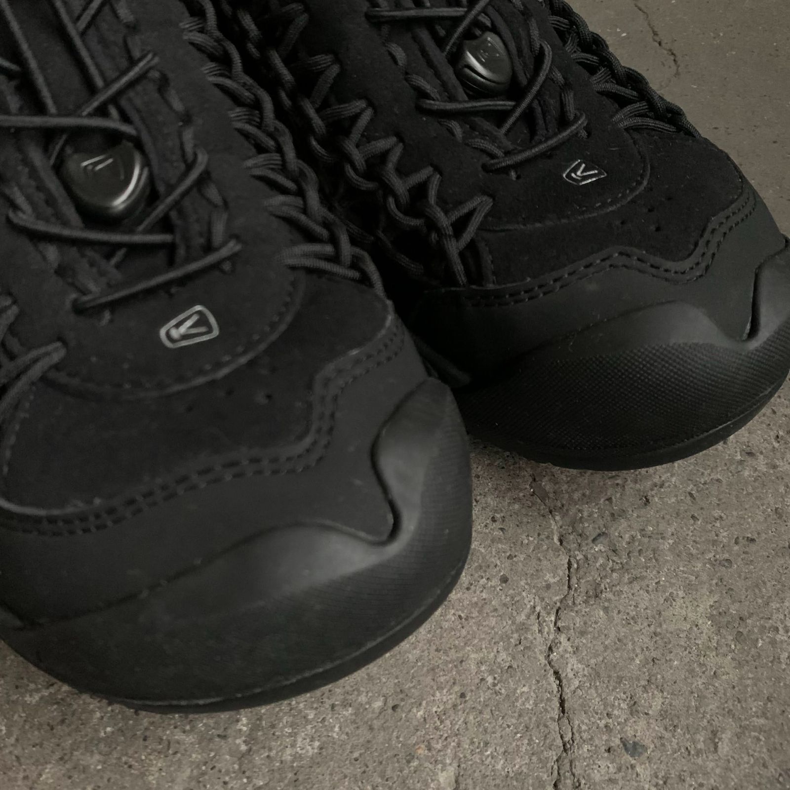 KEEN UNEEK NXIS Triple Black ブラック 27cm キーン ユニーク 