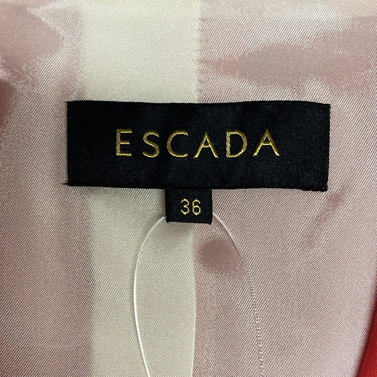 ESCADA(エスカーダ) ジャケット サイズ36美品 - レッド 長袖/肩