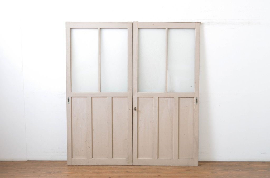 現状販売 ガラス戸2枚セット アンティーク建具 引き戸 4~7営業日前後で発送 修理加工希望の方3ヶ月程で発送 R-064264