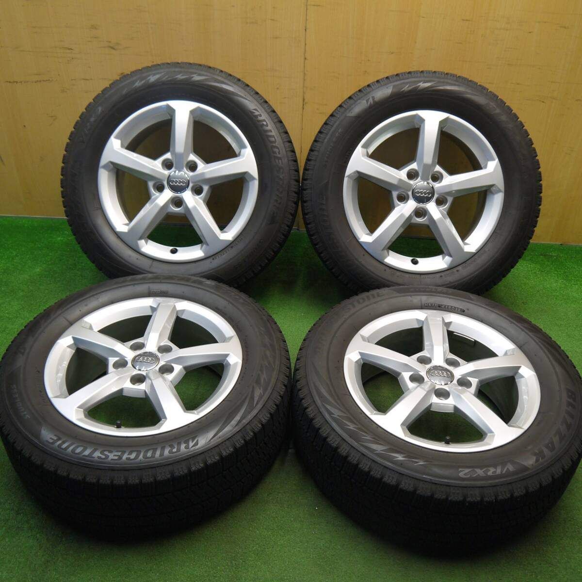 キレイ☆アウディ Q2 純正 215/60R16 スタッドレス ブリヂストン 