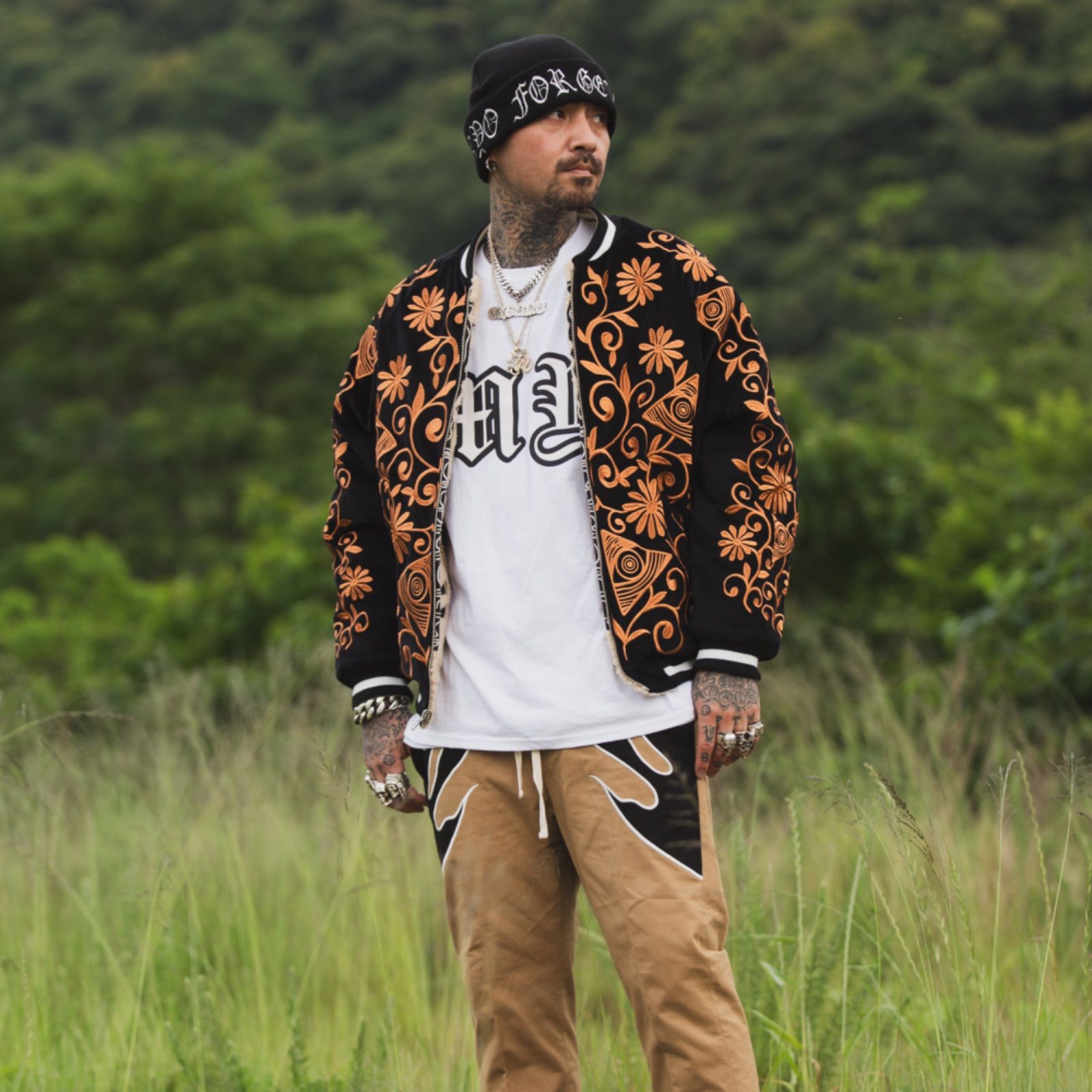 MAYO BONES EMBROIDERY REVERSIBLE BOMBER JACKET - BEIGE × BLACK