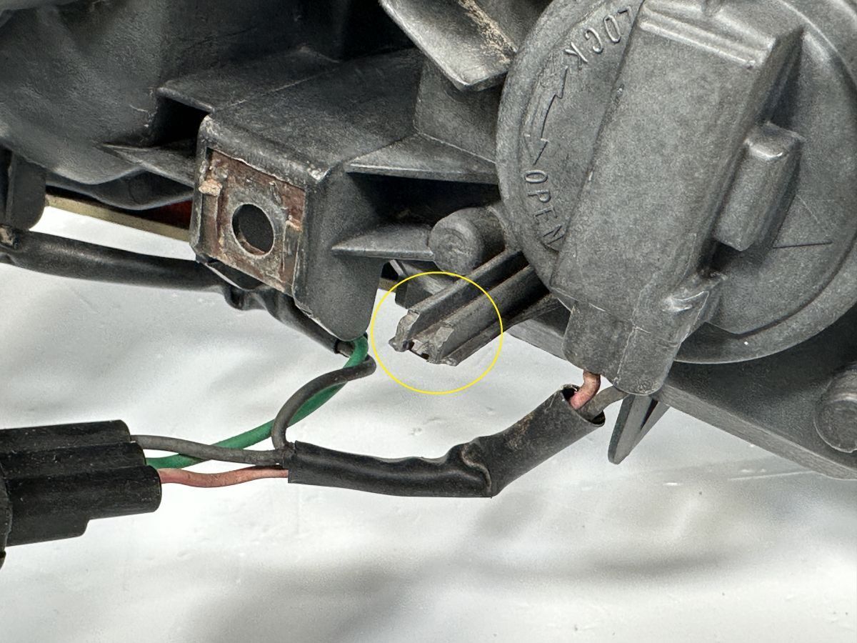 114-66239R 114-66239L