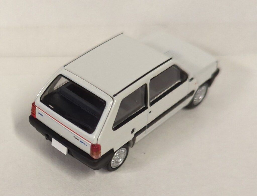 TLVネオ LV-N133a/b フィアットパンダ 1000スーパーi.e. 2台セット　美品即決　ヴィンテージネオ　FIAT PANDA トミカリミテッドヴィンテージ ネオ 1⁄64 LV-N133a フィアット パンダ (白) 完成品
