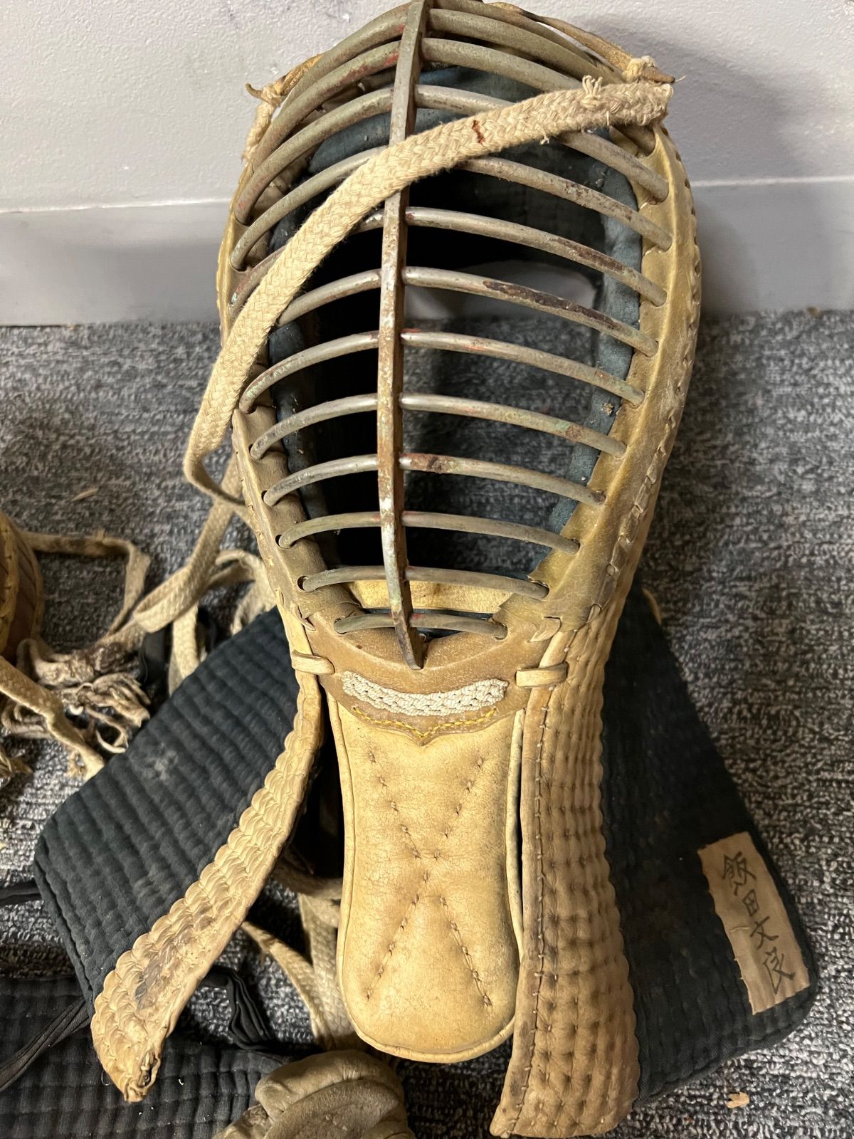 剣道防具　レトロ　スタンド付き　送料込み　骨董　昭和10年 剣道防具 レトロ スタンド付き 送料込み 骨董 昭和10年