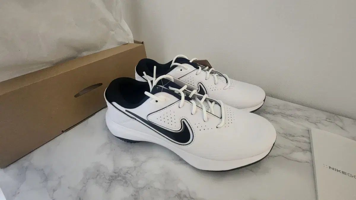 NIKE ナイキ