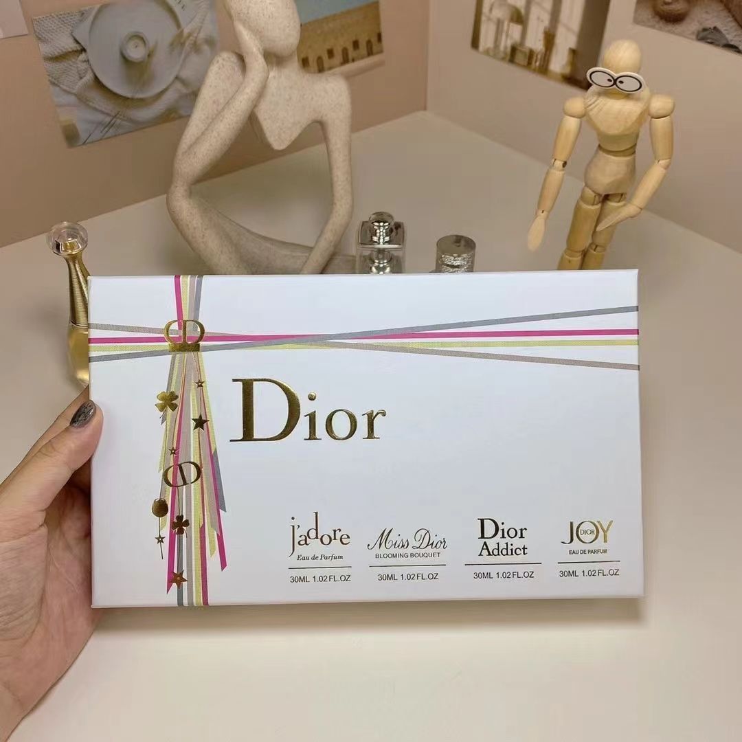 ディオールの香水サンプルセット 4 ピース EDT,30ml，4本, Y-126 