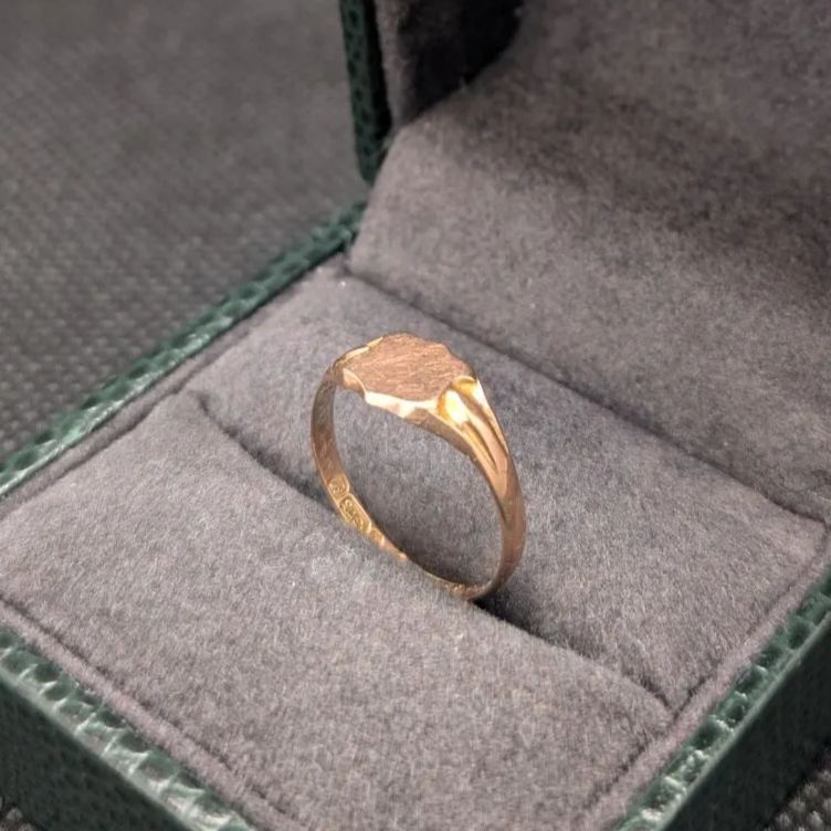 9Ct チェスター 1911 T&S シグネットリング イエローゴールド 9号  