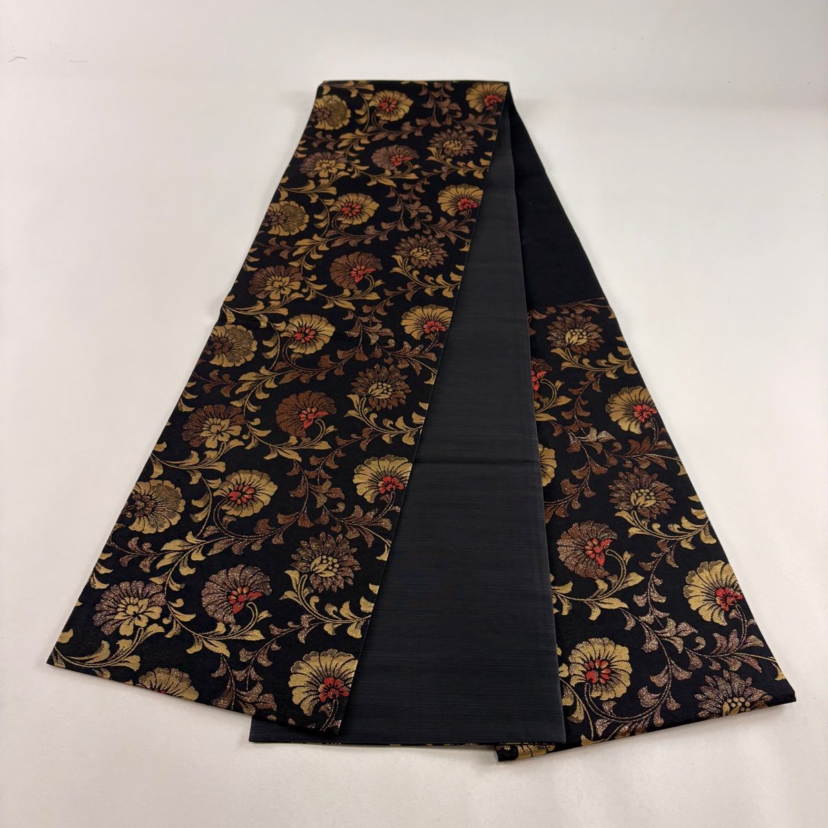 袋帯 秀品 花唐草 箔 黒 六通 正絹 【中古】 - メルカリ