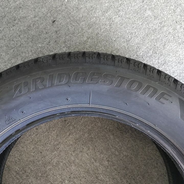 0 T 25095 _スタッドレスタイヤ ブリヂストン BLIZZAK VRX 2 185 60 R 15 4本セット