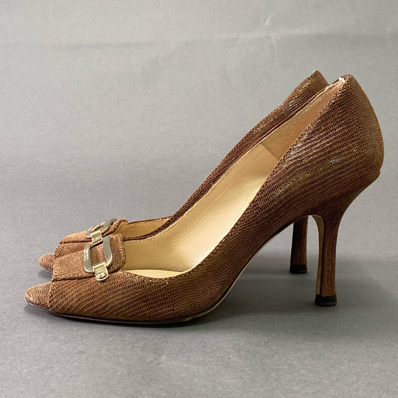 6j11 JIMMY CHOO ジミーチュウ メタルプレート レザーパンプス 