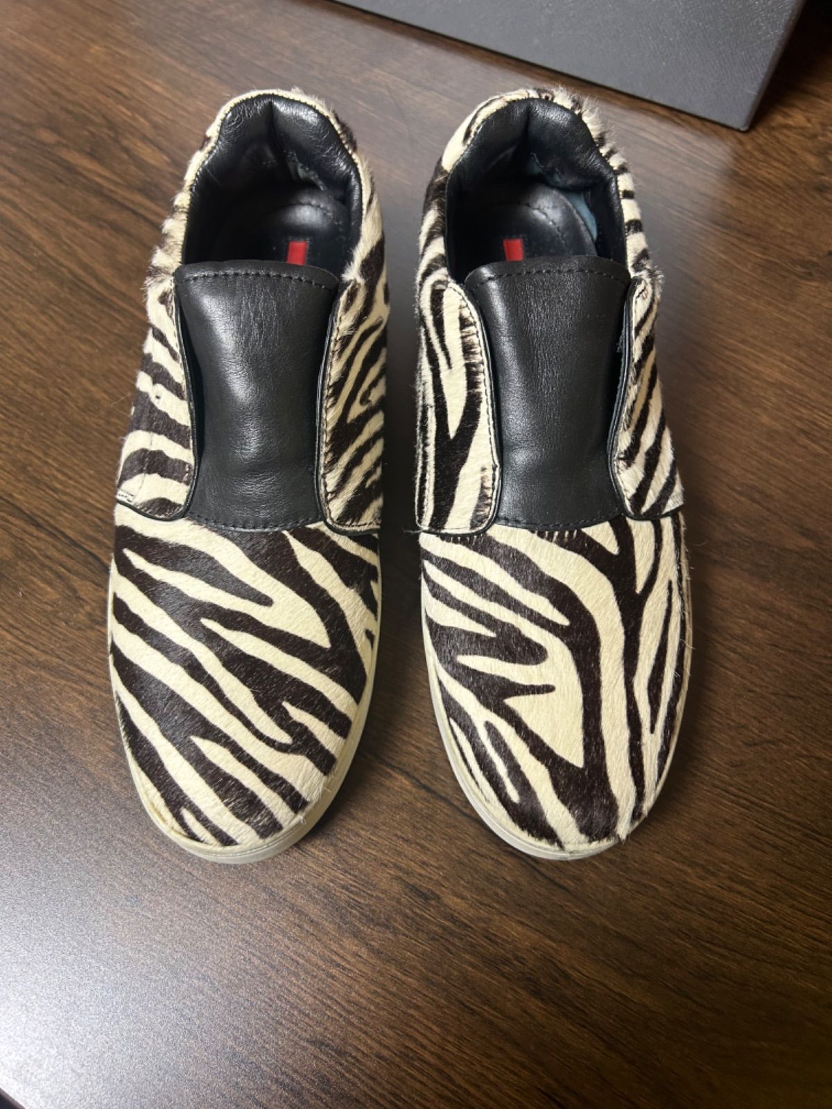 プラダ PRADA スニーカー 靴 スリッポン ゼブラ ラバーソール レザー プラダ PRADA スニーカー 靴 スリッポン ゼブラ ラバーソール レザー