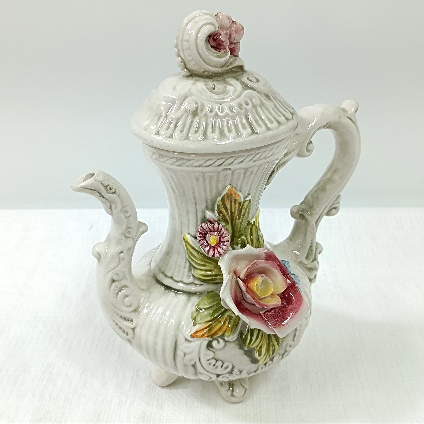 イタリア60-70s 美術館レベル名門カポディモンテ極めて精巧に作られた陶磁器 イタリア60-70s 美術館レベル名門カポディモンテ極めて精巧に作