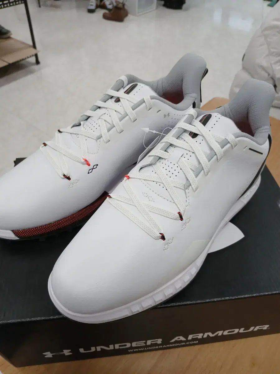 UNDER ARMOUR(アンダーアーマー) メンズ UA HOVR ドライブ スパイクレス ワイド E ゴルフシューズ 30