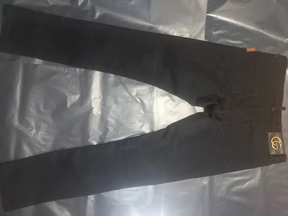 グッチデニム黒パンツ