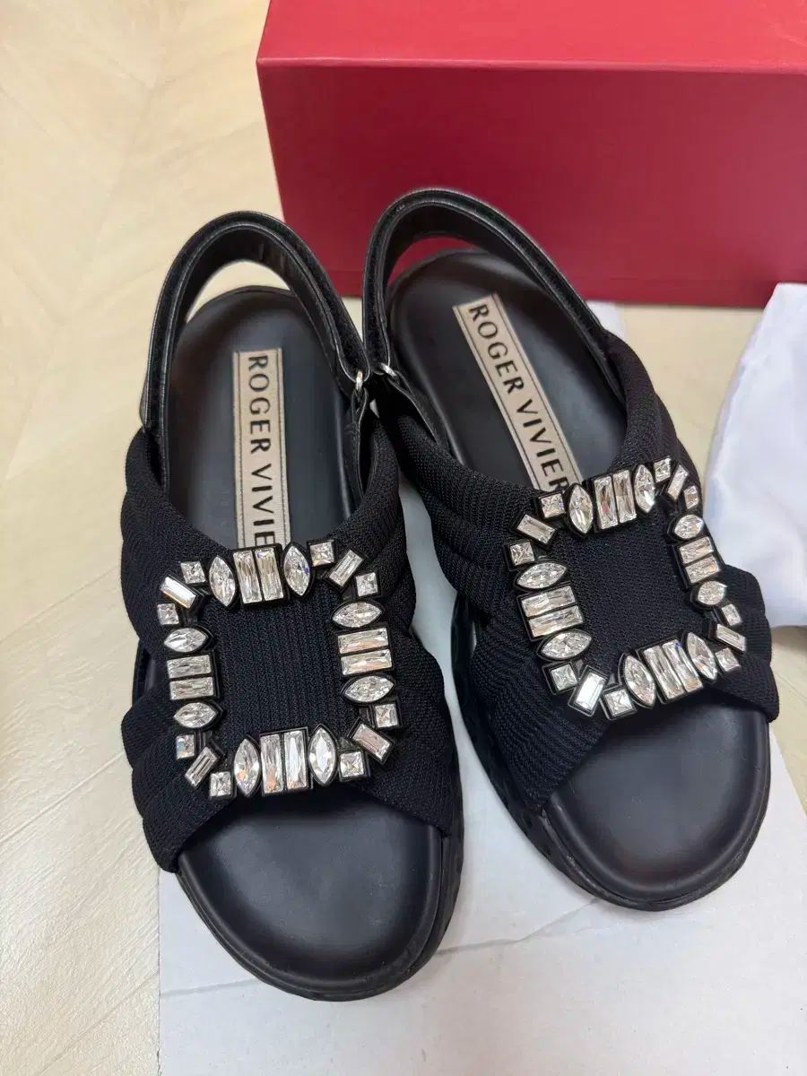 Roger Vivier(ロジェ・ヴィヴィエ) バイブロン ライト サンダル