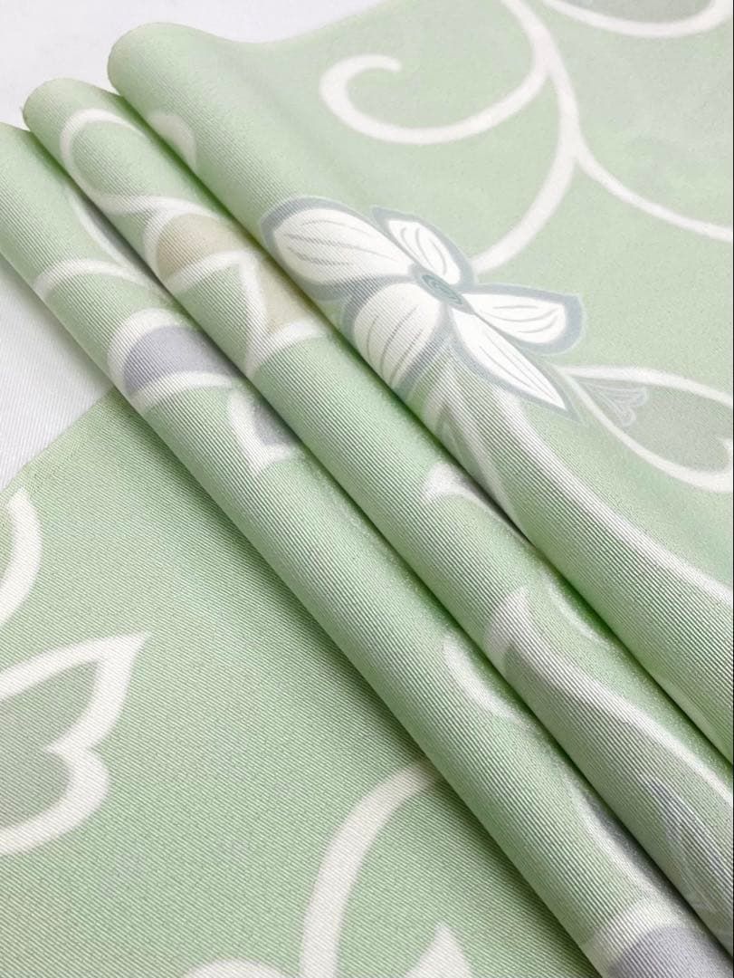 小紋 金彩 紋意匠 梅スカイグリーン色 正絹 反物 小紋 金彩 紋意匠 梅スカイグリーン色 正絹 反物 - メルカリ