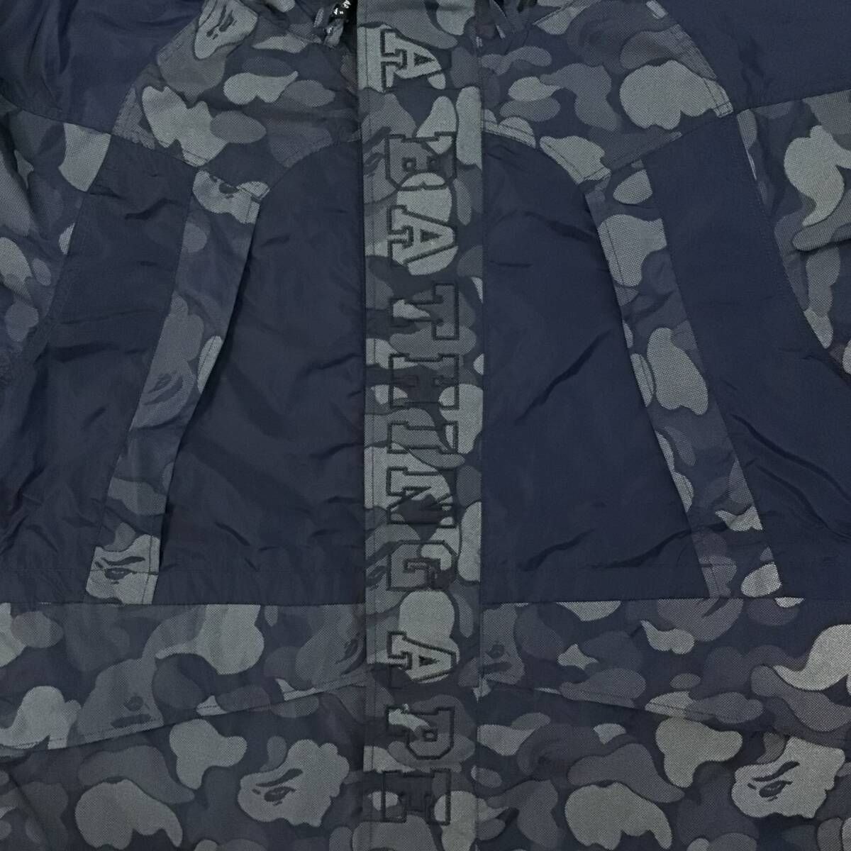 APE BAPE KAWS スノボジャケット　パーカー　CAMO 迷彩　M 青 BAPE CAMO スノボジャケット Sサイズ a bathing ape BAPE hoodie