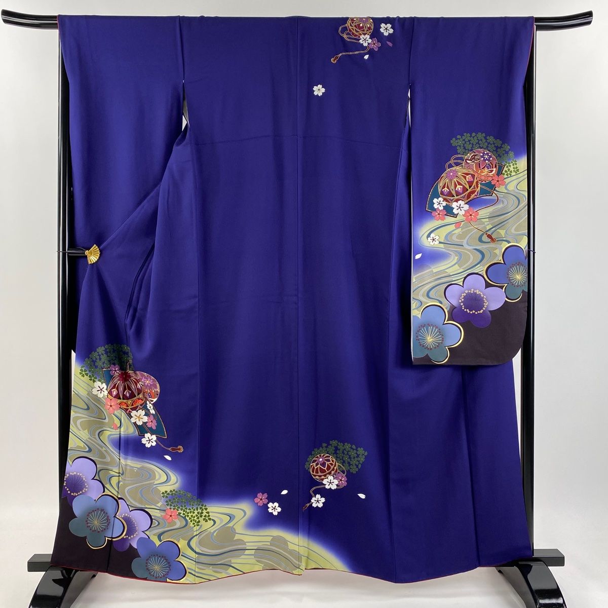 振袖 身長159-174cm 青　牡丹　菊　桜　亀甲紋　手毬　流水紋　正絹 振袖 身丈161cm 裄丈66.5cm M 袷 手鞠 流水 金彩 刺繍 青紫 正絹