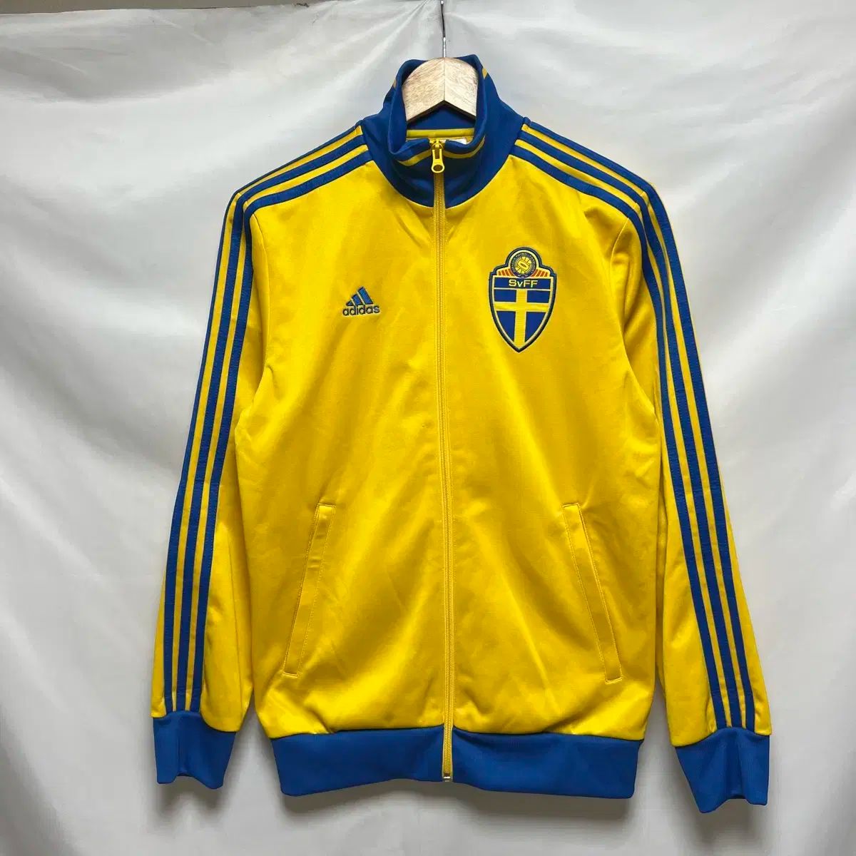 adidas スウェーデン代表 サッカージャージ　サッカーシャツ adidas (アディダス) サッカーウェア(トップス) メンズ SIZE XL