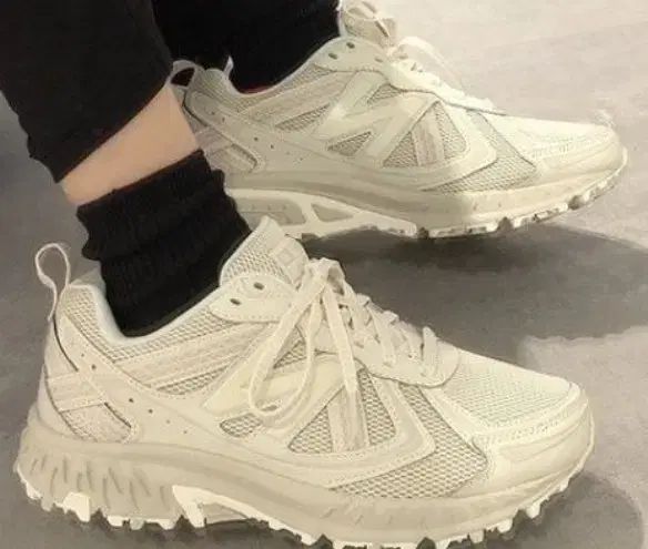 【雷市場（ポンジャン）商品韓国直送】 New Balance(ニューバランス) mt410 ベージュ 235mm