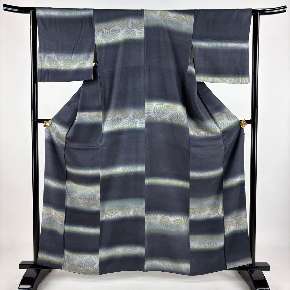 小紋 身丈161cm 裄丈64cm M 袷 下川響 落款 羊歯 金通し ぼかし 灰色 正絹 秀品