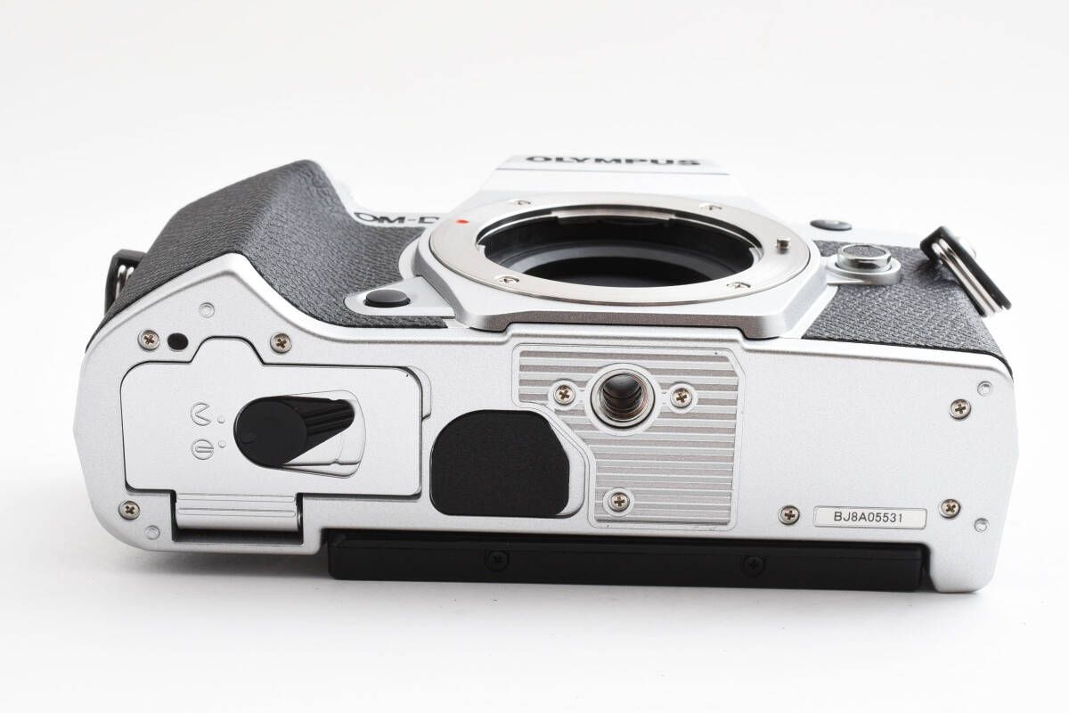 ☆極上品☆シャッター回数：2980回☆オリンパス OLYMPUS OM-D E-M5