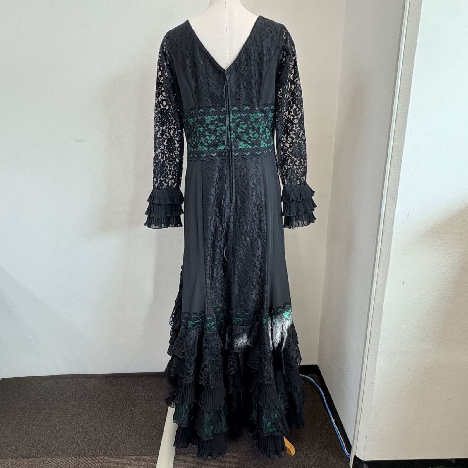 黒と赤のレースアップコルセットソニアジョーンズ 黒と赤のレース