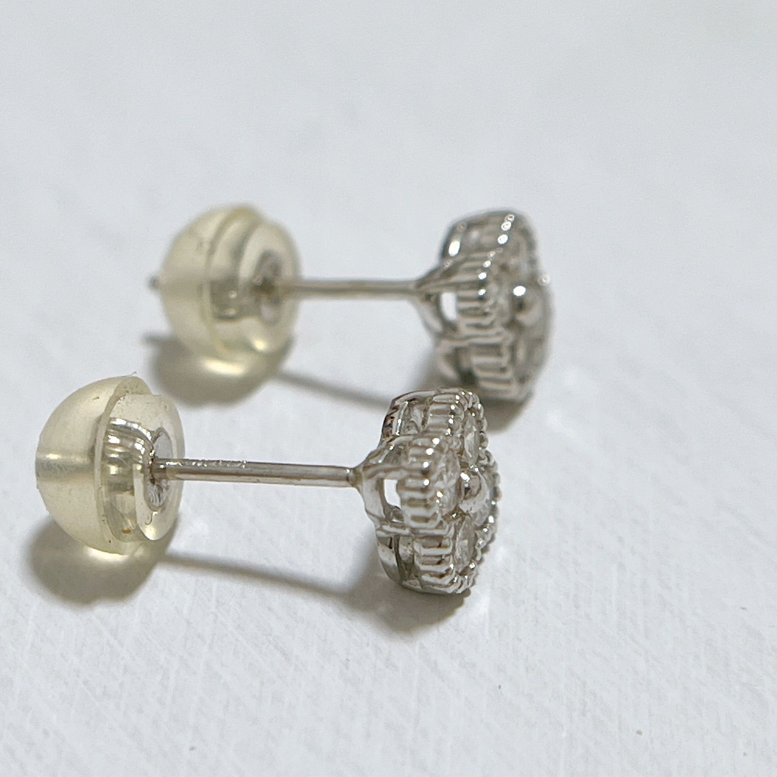 K18WG ダイヤモンド 花型 ピアス 0.30ct ダイヤモンドピアス K18WG ダイヤモンド 花型 ピアス 0.30ct ダイヤモンドピアス