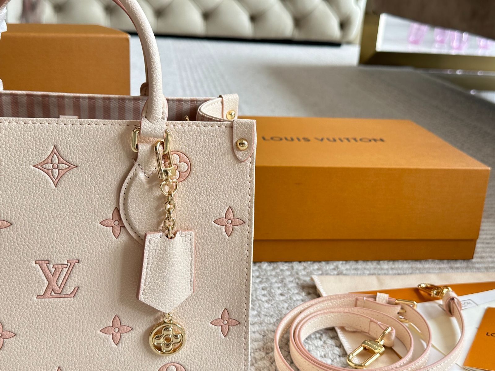 今日特価】LV Onthego トートバッグ 25×20cm（S サイズ） - メルカリ